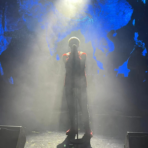 扒开男仆的🍑用手指调教男同
